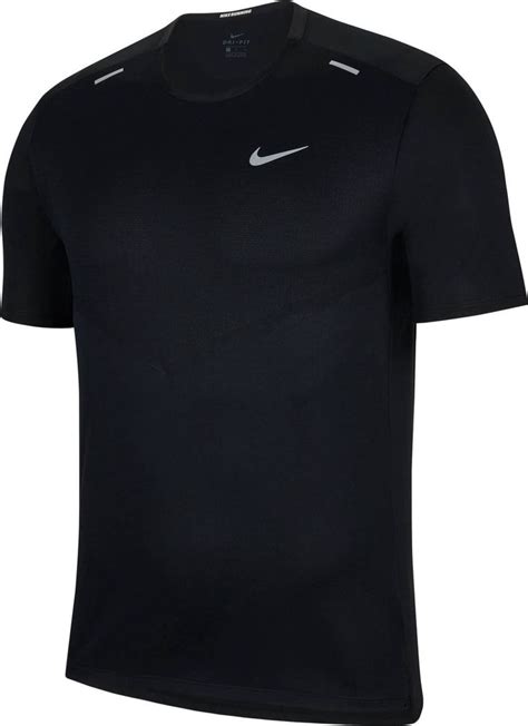 hoe valt nike sportkleding|nike schoenen fit maat.